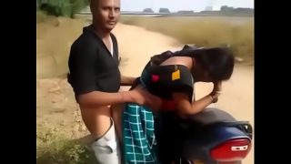 Telugu auntie have pussie fucked by the road while friend films